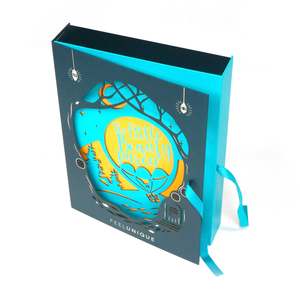 设计独特的蓝色礼品包装盒特殊书籍样式盒，带有丝带